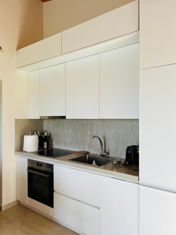 Gargarou Residences Kómboi Exterior foto