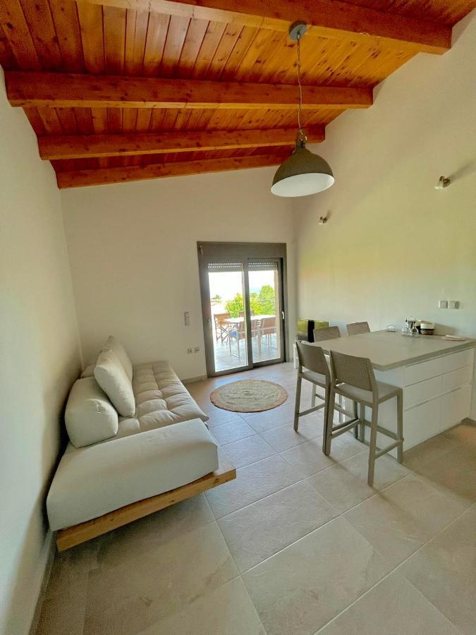 Gargarou Residences Kómboi Exterior foto